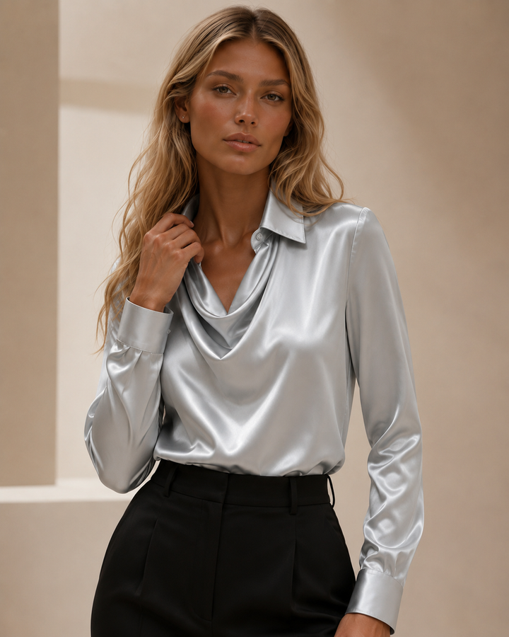 Chiara | Blusa satinata con scollo drappeggiato