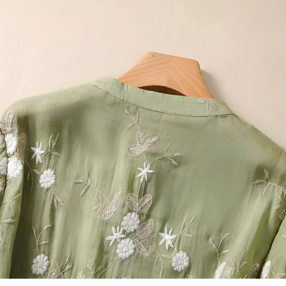 Benedetta | Blusa Leggera con Pieghe e Dettagli in Pizzo