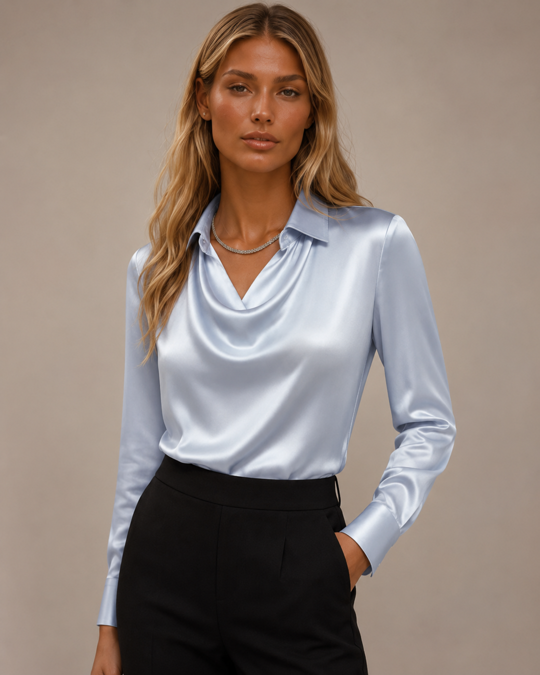 Chiara | Blusa satinata con scollo drappeggiato