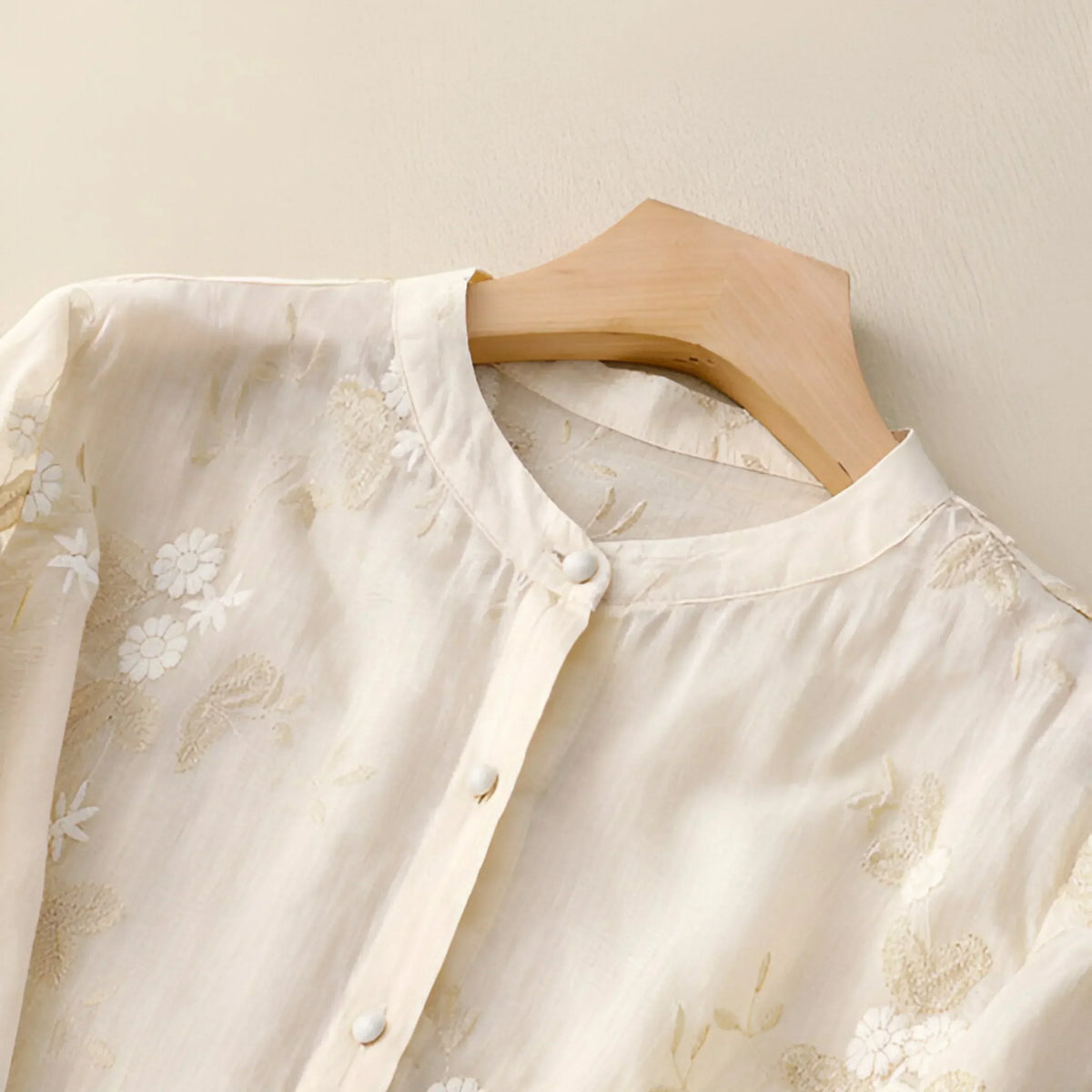Benedetta | Blusa Leggera con Pieghe e Dettagli in Pizzo